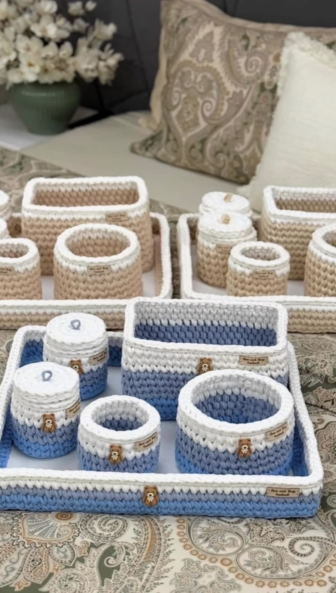 Set organizues për sendet e bebit, blu dhe bezhë