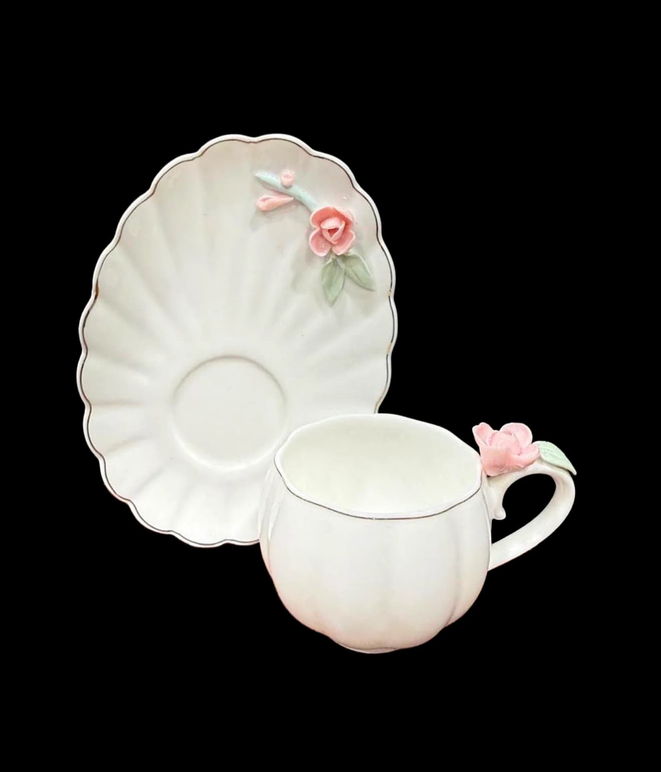Filxhan Porcelani me Pjatë dhe Trëndafil 3D – Set Elegant për Kafe dhe Çaj