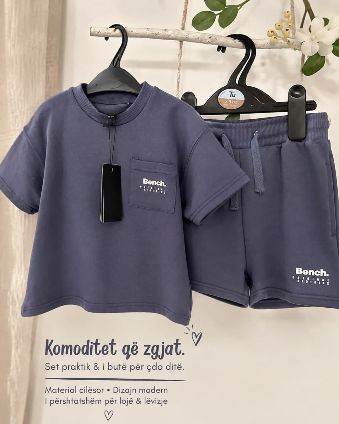 Set Bench – bluzë dhe pantallona të shkurtra blu