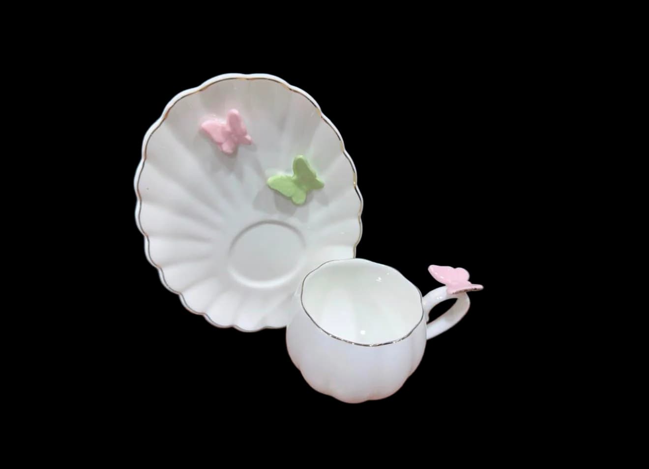 Filxhan Porcelani me Pjatë dhe Flutura 3D – Set Elegant për Kafe dhe Çaj