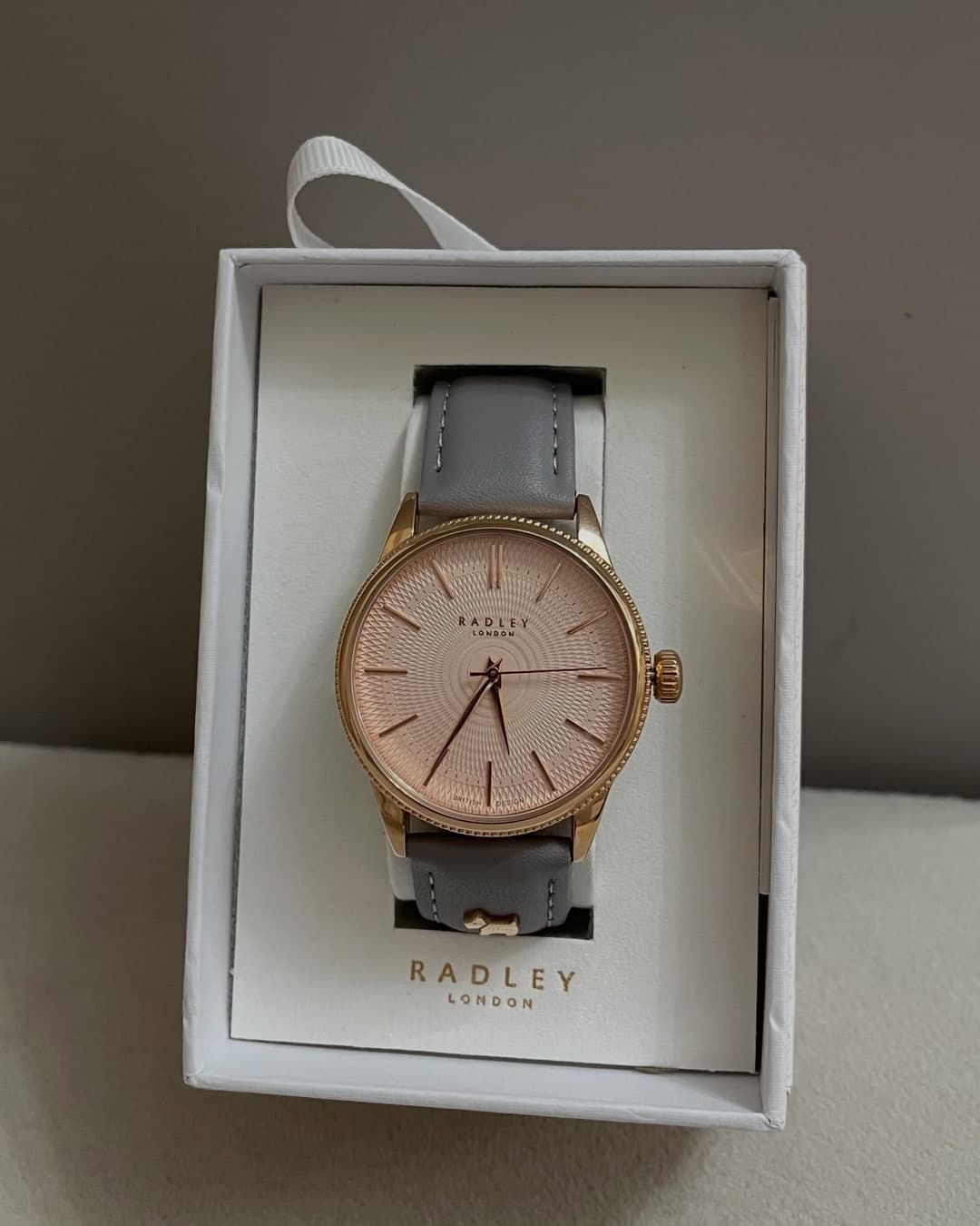 Orë Radley London me fushë rozë dhe rrip gri