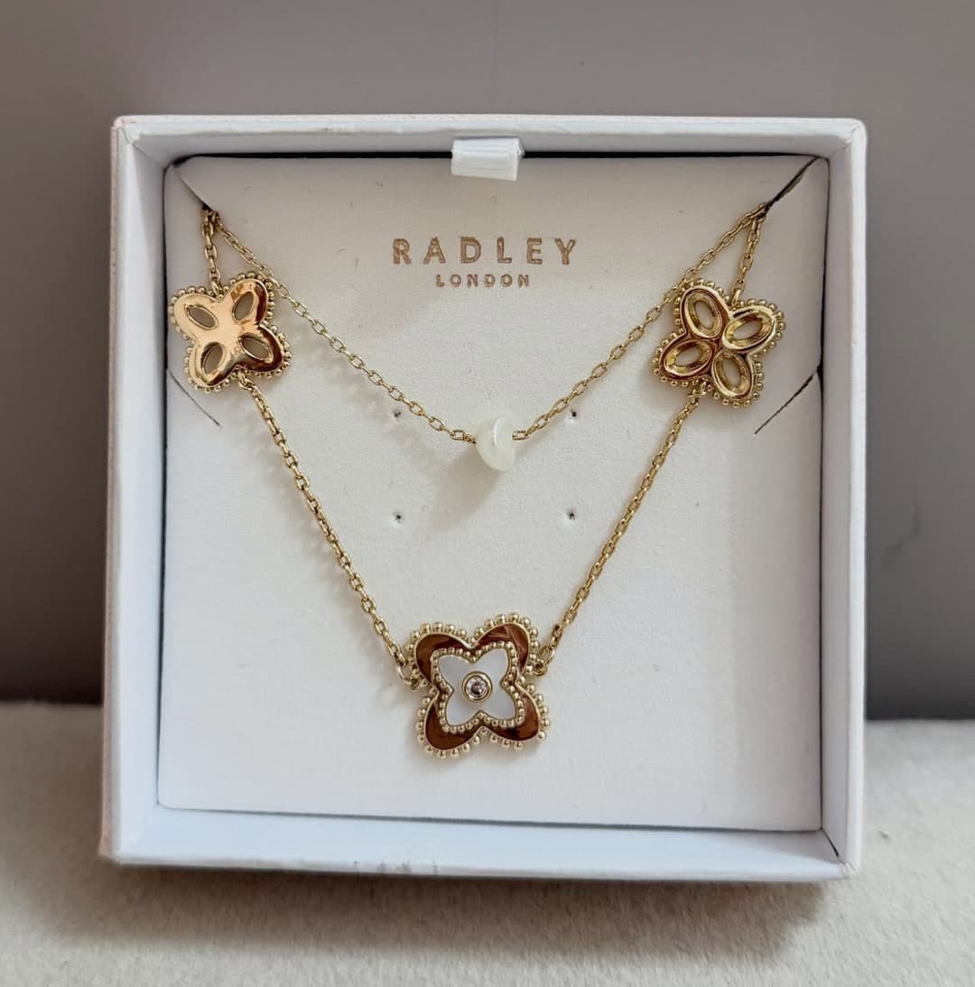 Gjerdan Radley London me dy shtresa, lule tërfili dhe perlë, ngjyrë ari