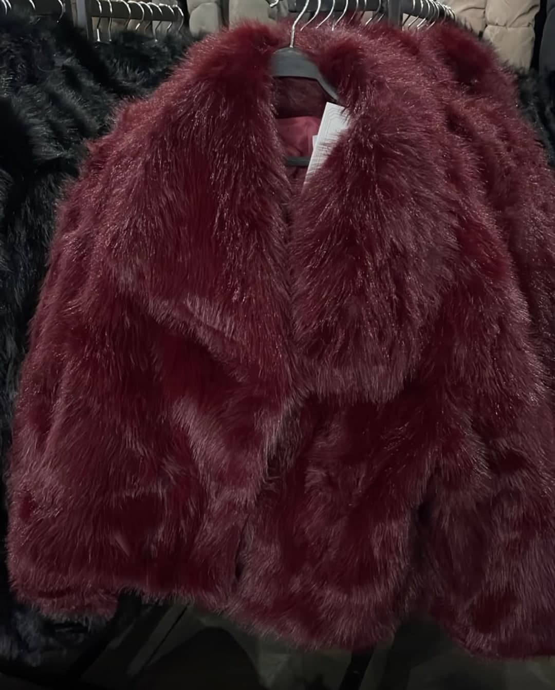 Xhaketë me gëzof bordo