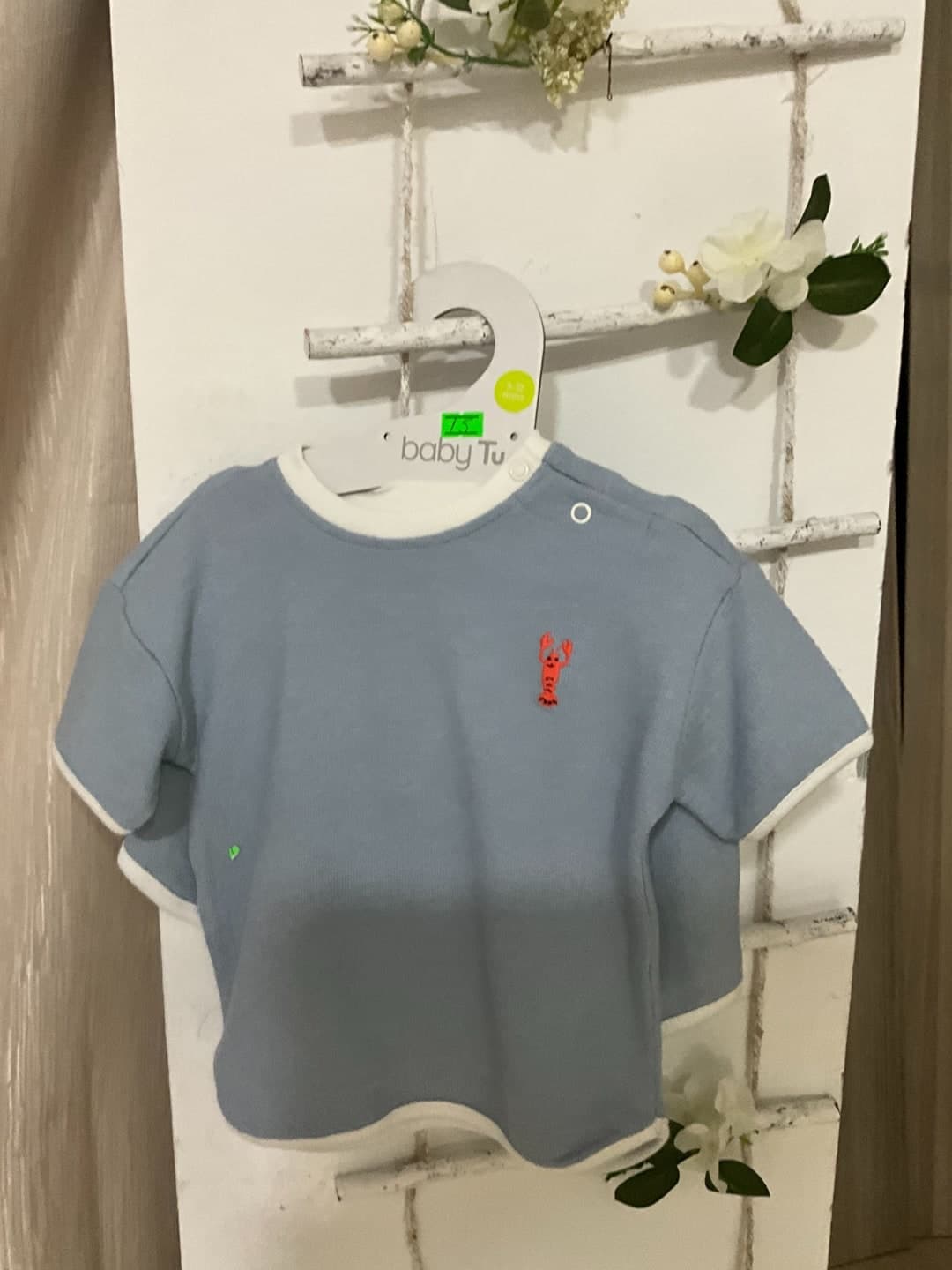 Set blu bluzë dhe pantallona të shkurtra me karavidhe