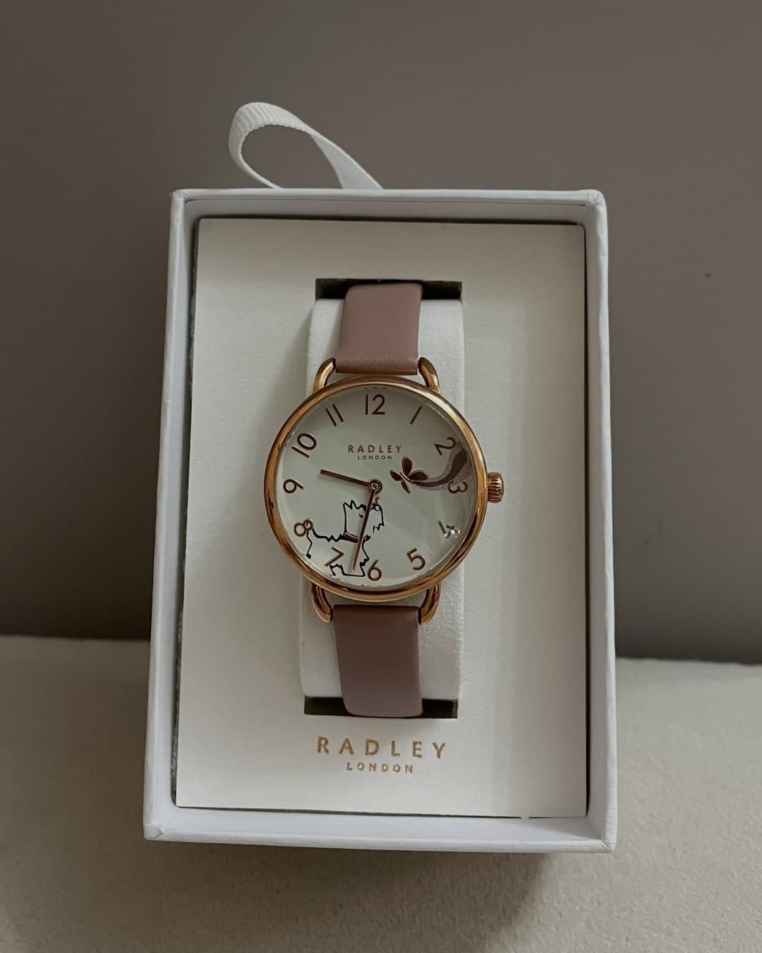 Orë Radley London me qenush dhe flutur, rrip rozë pudër