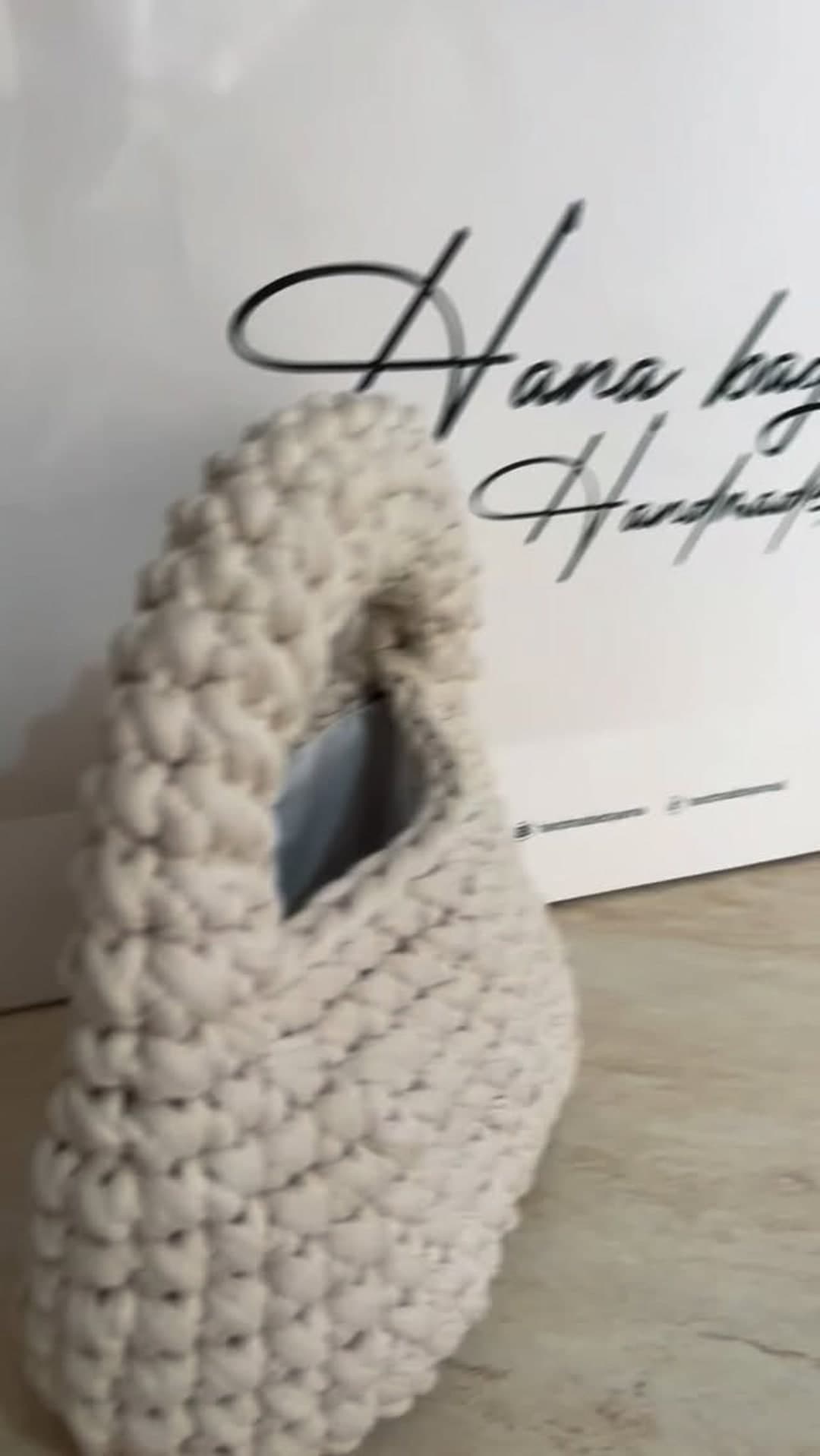 Çantë mini me grep në ngjyrë neutrale