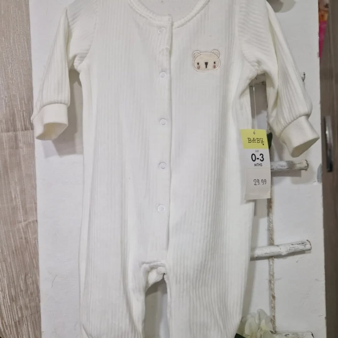 Kominoshe e bardhë me rrudha për bebe (0–3 muaj)